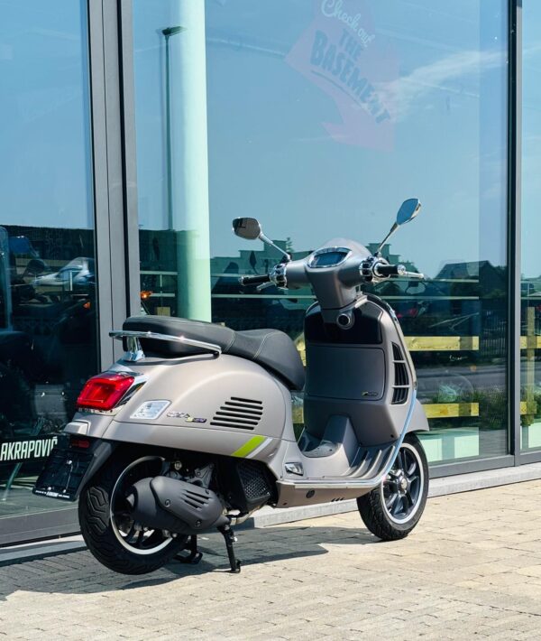 Vespa GTS Supertech 125cc - Afbeelding 2